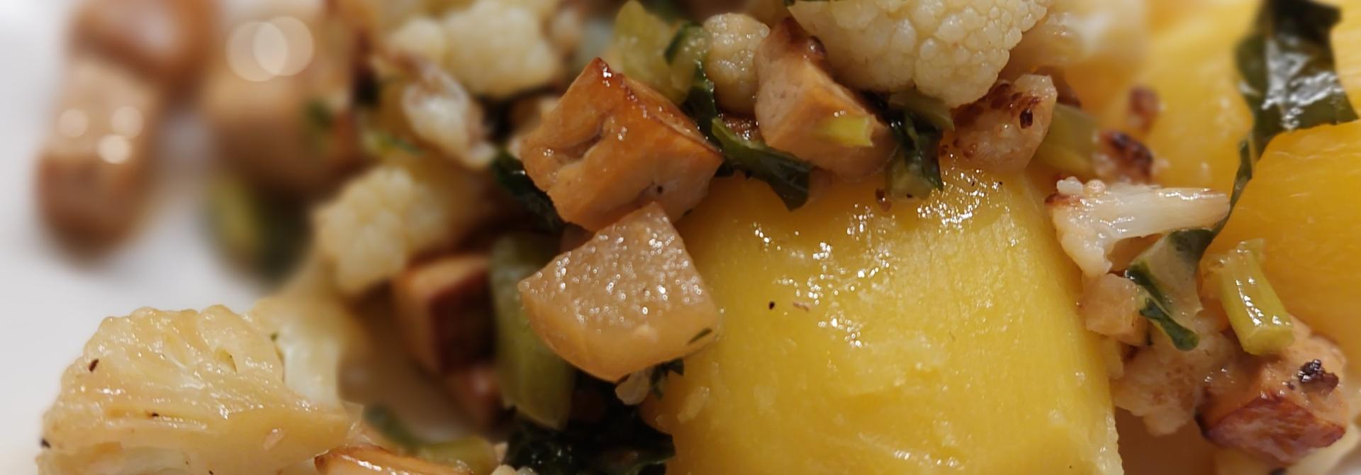 Schnelle vegane Blumenkohl-Kohlrabi-Tofugemüse Pfanne